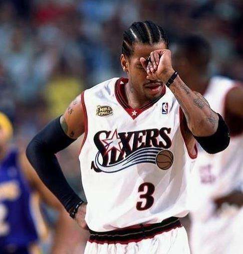 巴媒：内马尔左膝疼痛，或将缺席桑托斯的下一场比赛（据巴媒报道，内马尔左膝不适，可能缺席桑托斯下轮比赛）