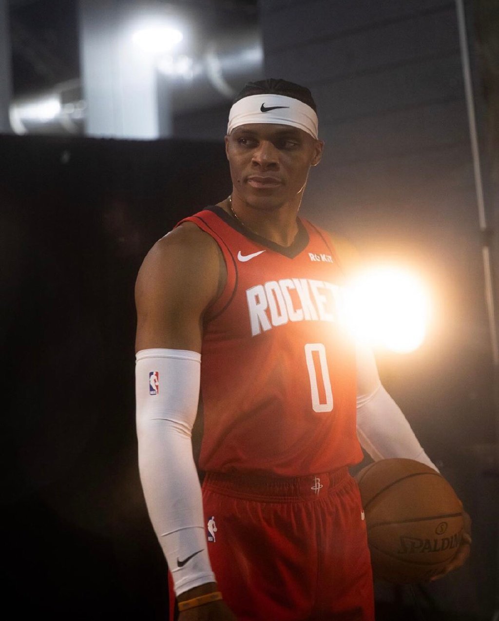 巴塞罗那主帅帕斯夸尔：与球迷共庆胜利，第三节表现辉煌（巴萨主帅帕斯夸尔：第三节大爆发，与球迷同庆胜利）