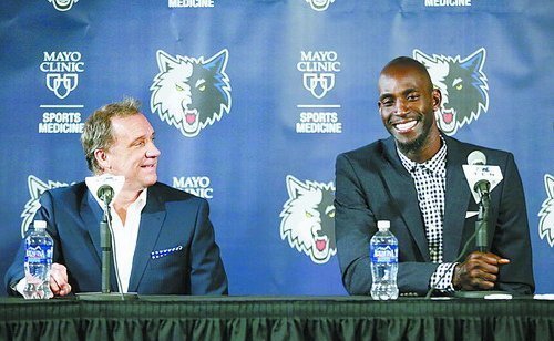 这谁顶得住啊？雷霆首节狂轰45分！9人登场均有得分入账（雷霆首节飙下45分，9人出场全员开胡，谁能招架？）